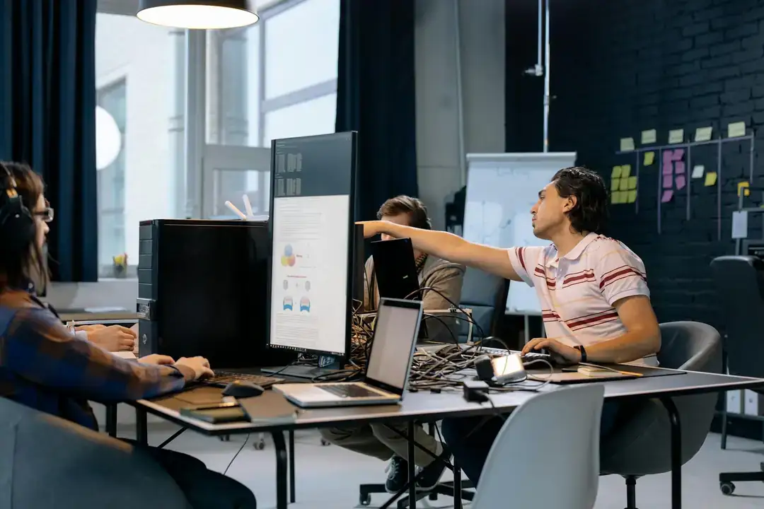30 Best Business Software Tools for Small Businesses in 2026