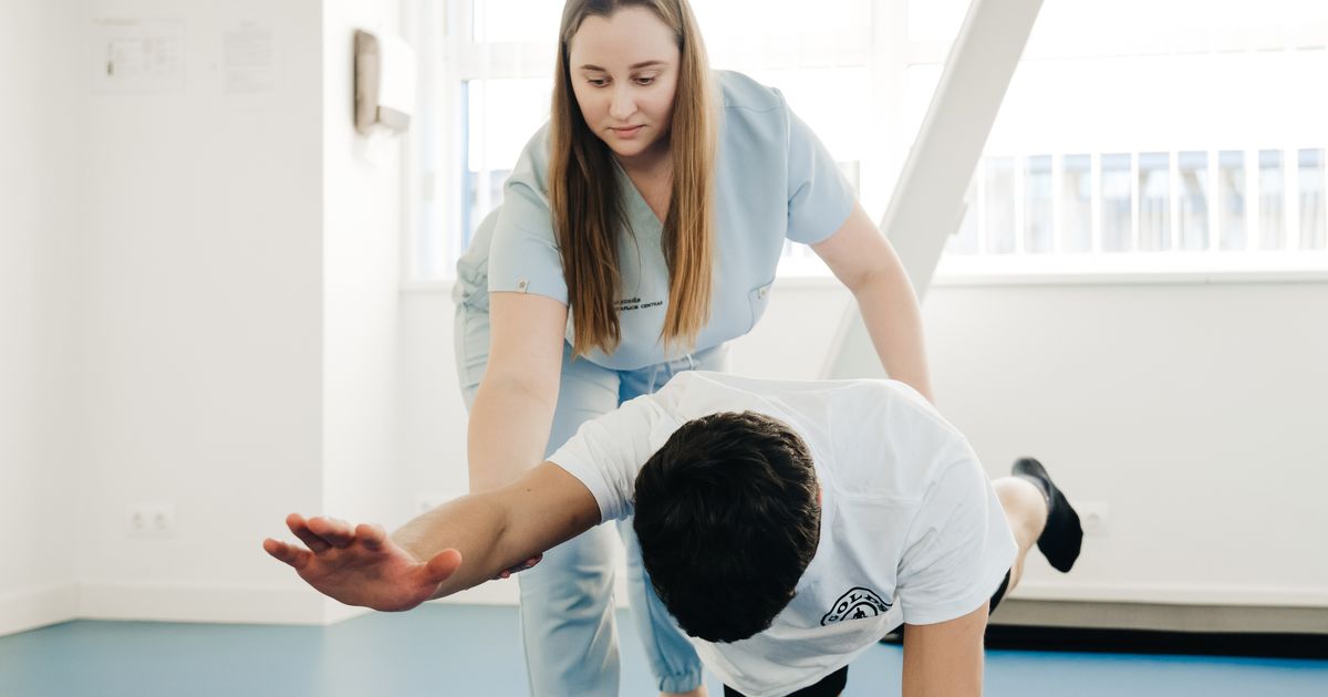 2 Best AI Tools for Physical Therapists in 2026: Twofold Health vs Osmo Compared