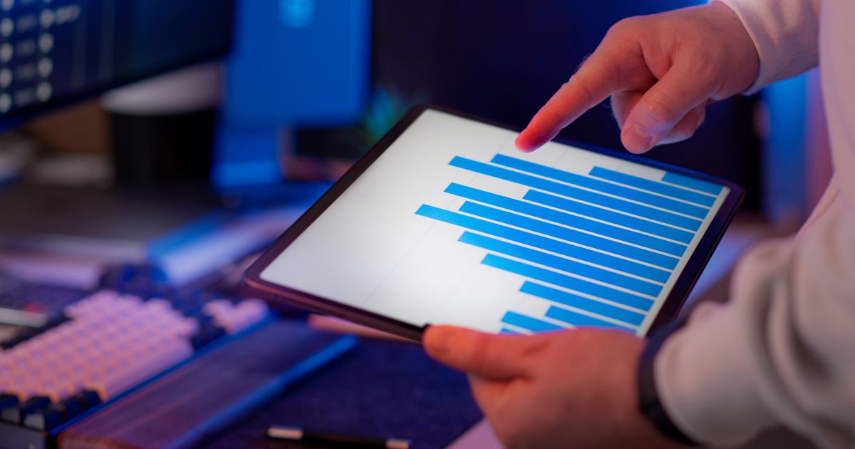 7 Best AI Competitive Intelligence Tools 2026: Expert Comparison & Buyer's Guide
