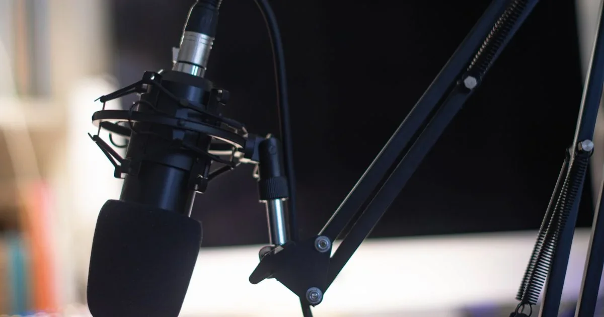 5 Best AI Podcast Recording Tools 2026 (Studio Quality Without a Studio)