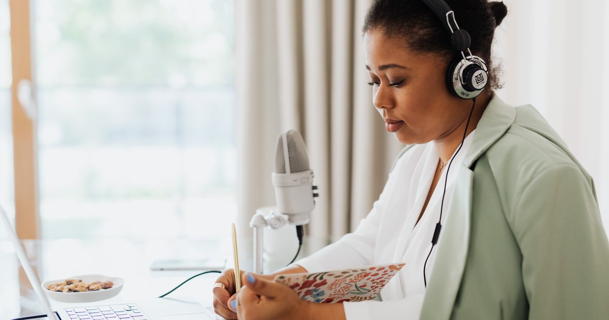 7 Best AI Podcast Show Notes Tools in 2026: Expert Comparison & Buyer's Guide