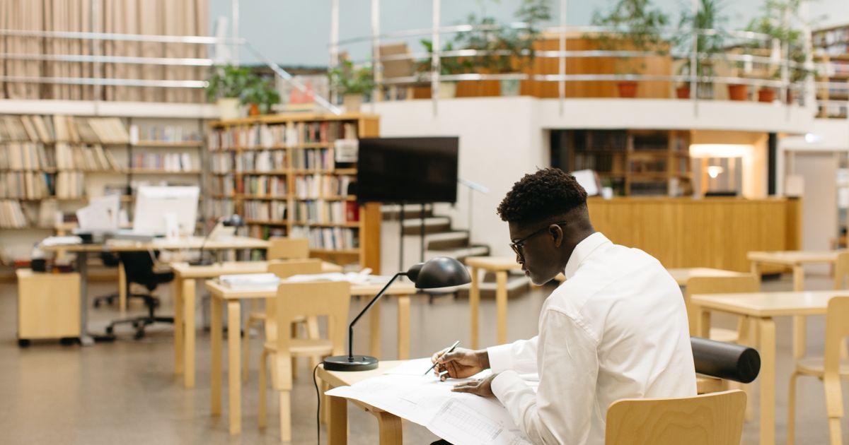 7 Best AI Essay Writers in 2026: Expert Comparison & Guide