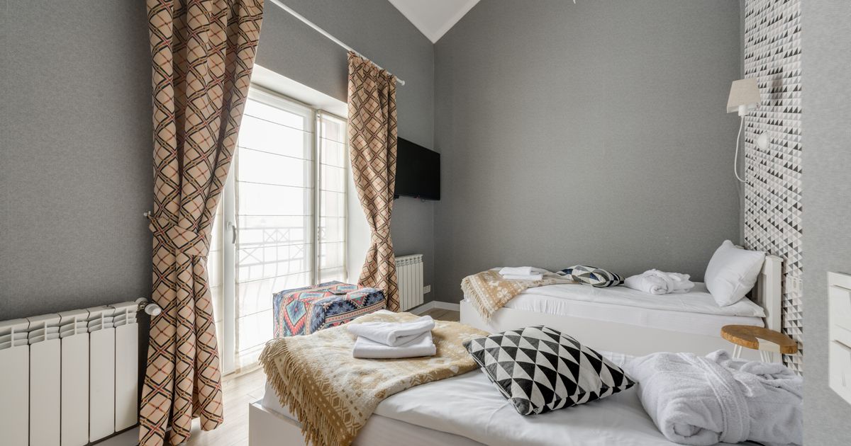 2 Best AI Tools for Airbnb Hosts in 2026: Expert Comparison