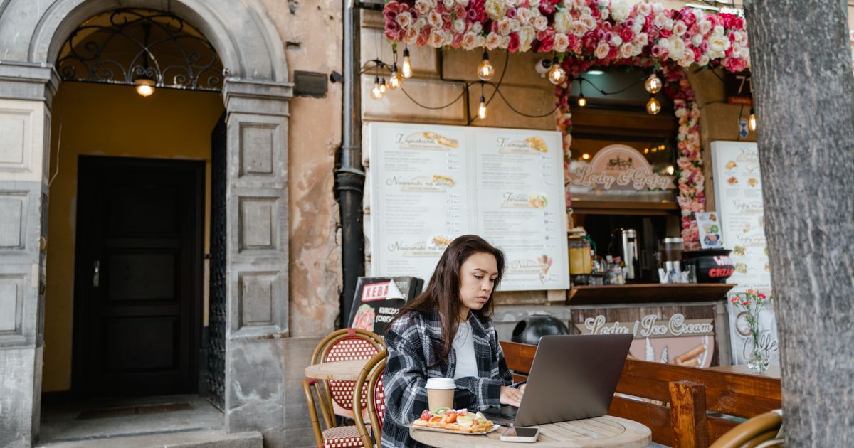 7 Best AI Tools for Fiverr Sellers in 2026: Boost Sales, Streamline Workflows & 