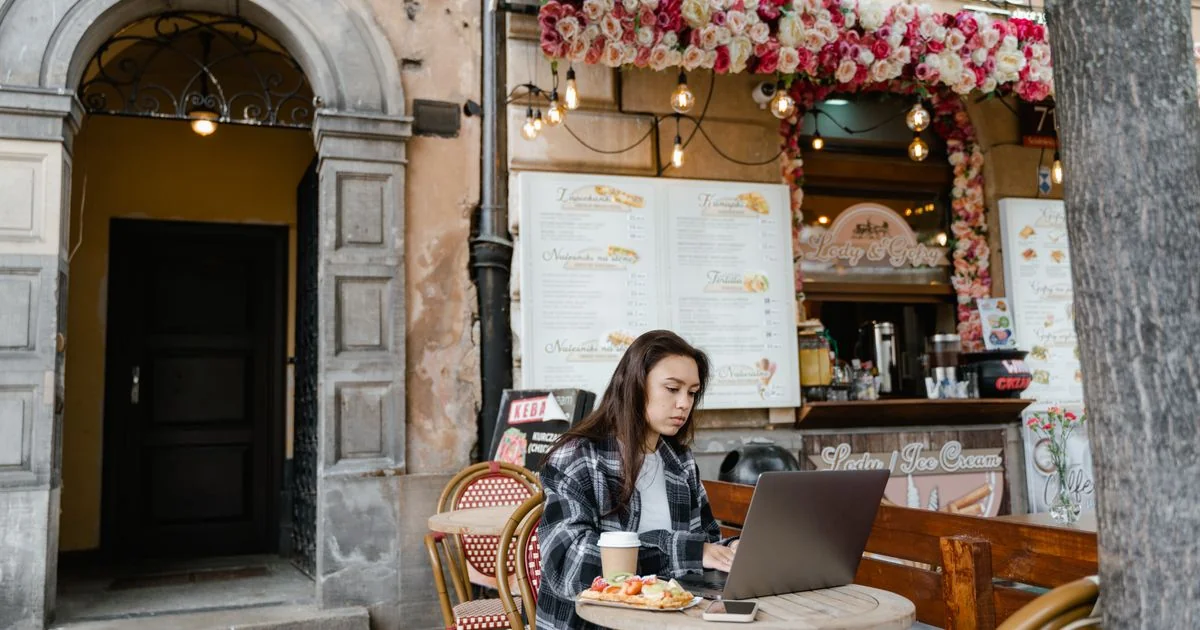 7 Best AI Tools for Fiverr Sellers in 2026: Boost Sales, Streamline Workflows & 