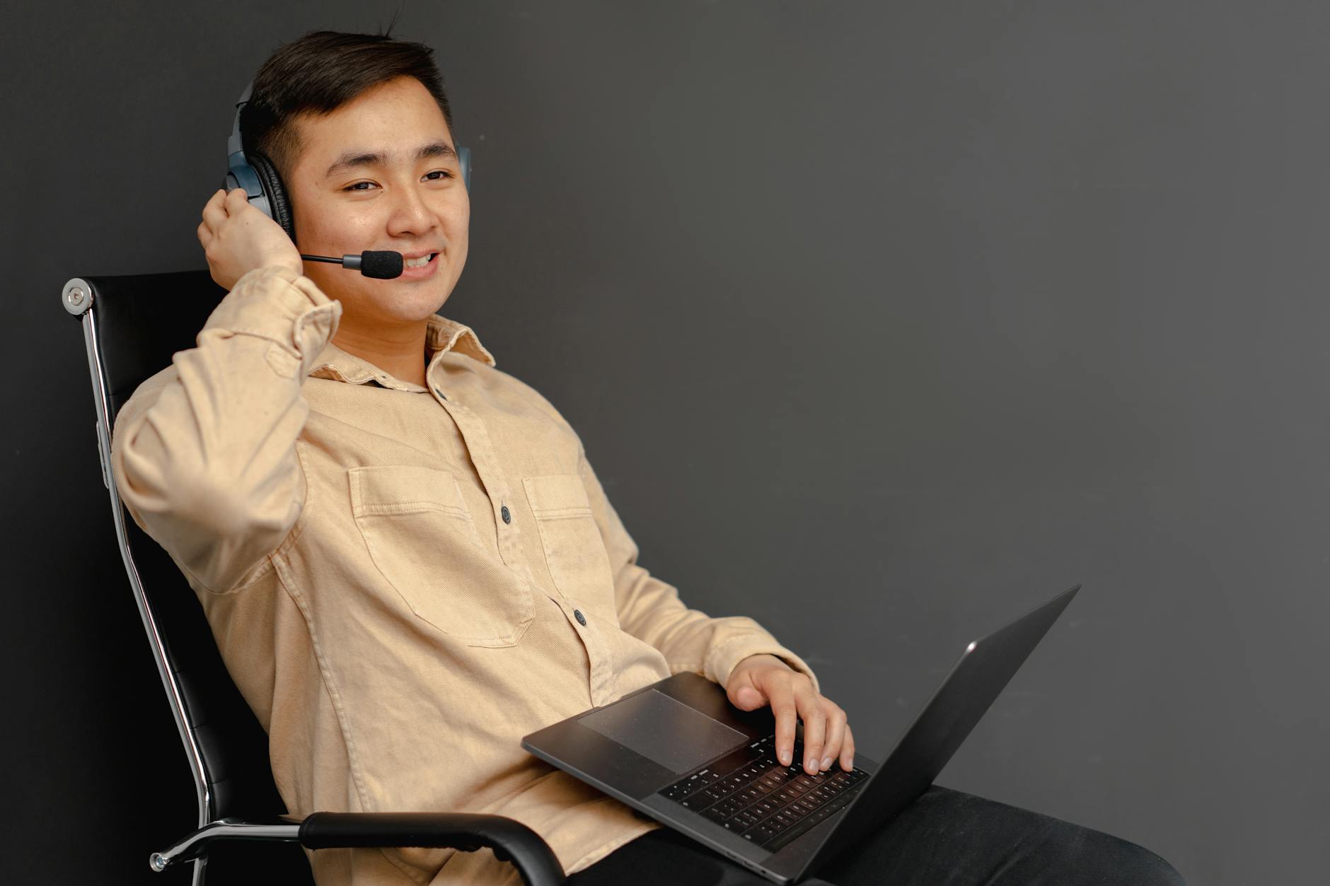 Tidio Lyro ecommerce customer service AI tool 2026